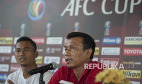 Pelatih klub Bali United Widodo C Putro (kanan).