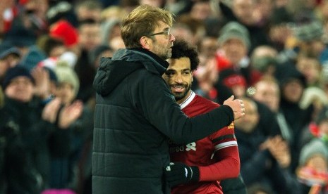 Pelatih Liverpool Juergen Klopp (kiri) dan Mohamed Salah.