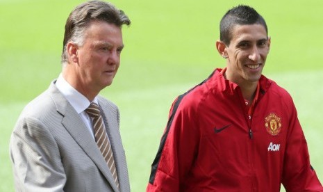 Pelatih Louis van Gaal dan Angel Di Maria.