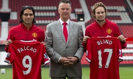 Pelatih Louis van Gaal, Ramadel Falcao, Daley Blind.