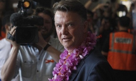 Pelatih Louis van Gaal tiba di Bandara Halim Perdanakusuma, Jakarta pada 5 Juni  2013.