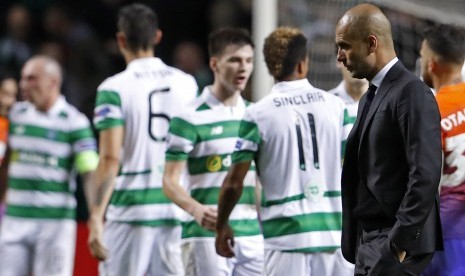 Pelatih Manchester City, Pep Guardiola seusai timnya melawan Glasgow Celtic di Celtic Park, Kamis (29/9) dini hari WIB. Laga Grup C itu berakhir imbang 3-3.