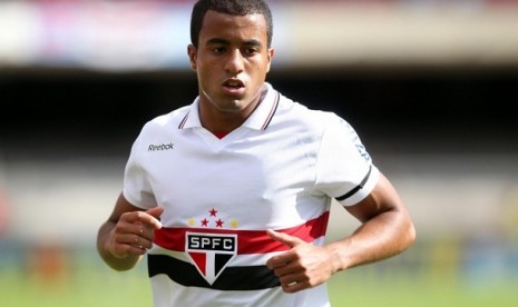 Pelatih Manchester Unite (MU), Sir Alex Ferguson kepincut berat kepada winger klub Brazil, Sao Paulo, Lucas Moura.