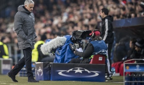 Pelatih  Manchester United Jose Mourinho bereaksi pada pertandingan penyisihan Grup A Liga Champions UEFA antara FC Basel 1893 dan Manchester United FC Inggris di Stadion St Jakob-Park di Basel, Swiss, Kamis (23/11).