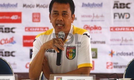 Pelatih Mitra Kukar, Jafri Satra.  ( foto : Septianjar Muharam)