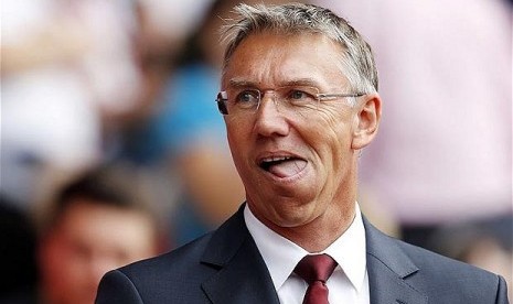 Pelatih Nigel Adkins.