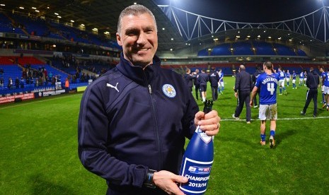 Pelatih Nigel Pearson.