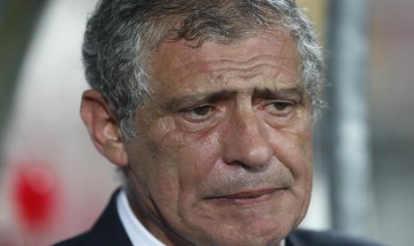 Pelatih Portugal Fernando Santos 