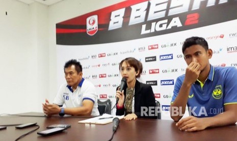 Pelatih PSIS Semarang Subangkit (kiri) dan Pemain PSIS Haudi Abdillah (kanan)