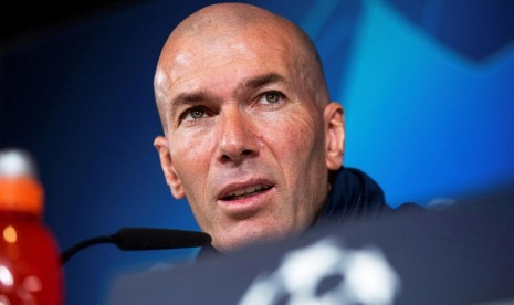 Pelatih Real Madrid, Zinadine Zidane saat menghadiri konferensi pers jelang laga Liga Champions melawan Manchesters City, Kamis Dinihari.