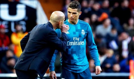 Pelatih Real Madrid Zinedine Zidane (kiri) dan Cristiano Ronaldo. 