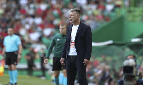 Pelatih Republik Ceko Jaroslav Silhavy saat mendampingi timnya melawan Portugal pada laga Grup A2 UEFA Nations League di Stadion Jose Alvalade, Lisbon, Jumat (10/6/2022) dini hari WIB.