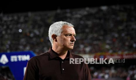 Pelatih AS Roma Jose Mourinho.