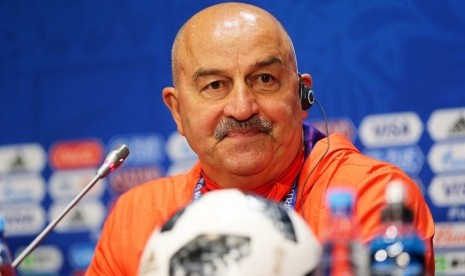 Pelatih Rusia, Stanislav Cherchesov.