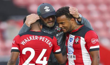 Pelatih Southampton Ralph Hasenhuttl merayakan kemenangan timnya atas Manchester City.