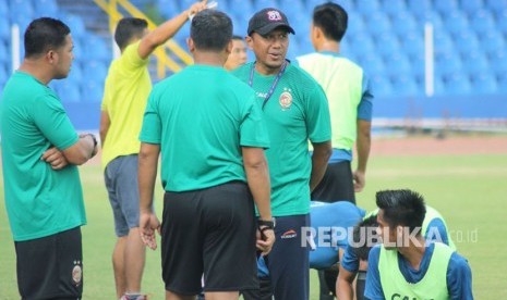  Pelatih Sriwijaya FC Rahmad Darmawan.