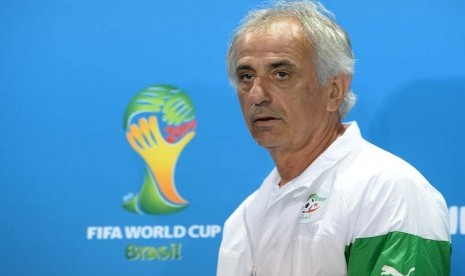 Pelatih tim nasional sepak bola Aljazair Vahid Halilhodzic menghadiri konferensi pers di Estadio Mineirao di Belo Horizonte, Brasil, Senin (16/6).   (EPA / Peter Powell).