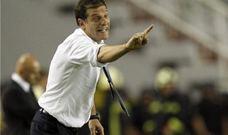 Pelatih timnas Kroasia, Slaven Bilic, meluapkan emosinya saat timnya menghadapi Georgia di laga Grup F kualifikasi Piala Eropa 2012 di Stadion Poljud, Split, Kroasia.