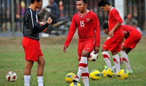 Pelatih Timnas PSSI Nil Maizar bersama Firman Utina