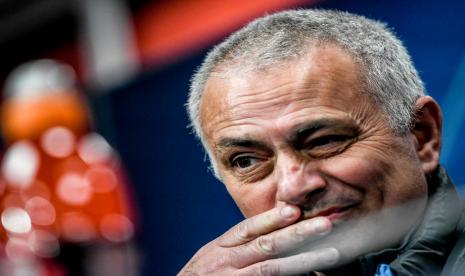 Pelatih Tottenham Hotspur, Jose Mourinho keluhkan jadwal Tottenham Hotspur. 