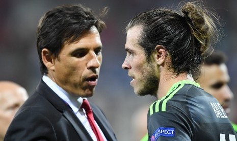 Pelatih Wales, Chris Coleman (kiri) dan striker Gareth Bale.