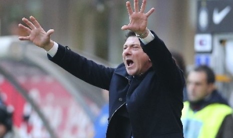 Pelatih Walter Mazzarri.