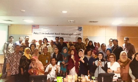 Pelatihan bagi 50 pengusaha kecil menengah (IKM) di Aula Pusat Pemerintahan Kota Tangerang Selatan, Selasa (19/3).