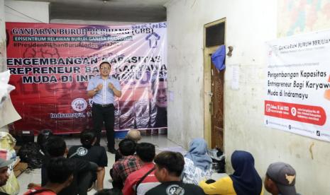 Pelatihan bertema Pengembangan Kapasitas Entrepreneur Bagi Karyawan Muda di Indramayu. 