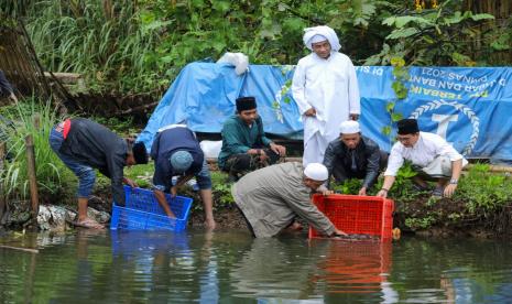 Pelatihan budidaya nila di Pondok Pesantren Al-Istiqomah, Jalan Nangela, Kecamatan Baros, Kota Sukabumi, Jawa Barat. 