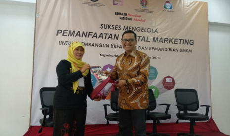 Pelatihan digital marketing untuk mendorong wirausaha perempuan.