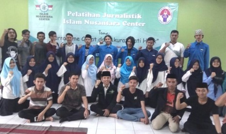 Pelatihan jurnalisitik INC