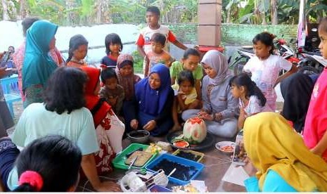 Pelatihan memasak memanfaatkan bahan-bahan seperti jagung.