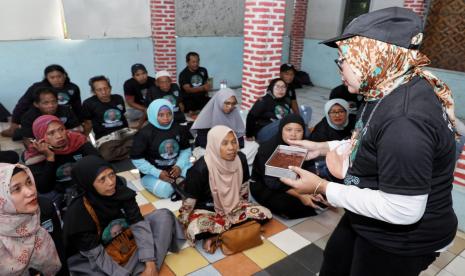 Pelatihan membuat kue bagi warga di Kelurahan Pondok Ranggon, Kecamatan Cipayung, Jakarta Timur. 