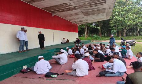 Pelatihan public speaking di Pesantren Nuu Waar AFKN.