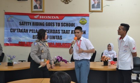 pelatihan safety riding di SMAN 14 Cawang