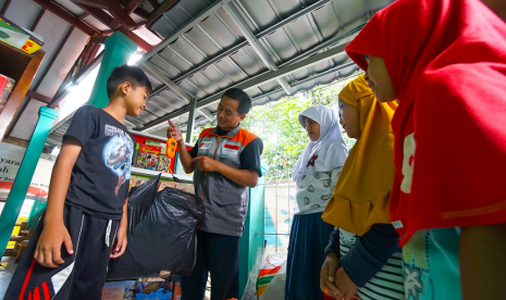 Pelatihan Sampah di Jepang. Bank Sampah Rumah Zakat, di Desa Berdaya Pamoyanan, Bogor, memperoleh kesempatan mengikuti pelatihan pengolahan sampah di Hiroshima, Jepang.