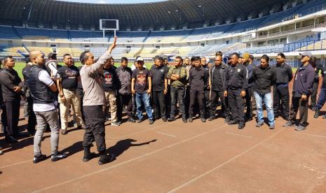 Pelatihan steward pertandingan sepak bola oleh Persib.