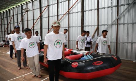 Pelatihan tanggap bencana banjir rob untuk warga pesisir di Desa Aluh-Aluh Kecil Muara, Kecamatan Aluh-Aluh, Kabupaten Banjar.