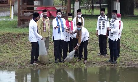 Pelepasan bibit ikan di Setu Babakan