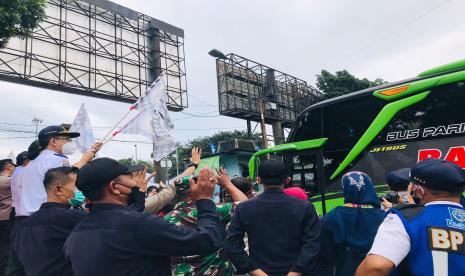 Pelepasan bus mudik gratis dari Terminal Baranangsiang oleh Forkopimda Kota Bogor dan Kemenhub, Kamis (28/4). 