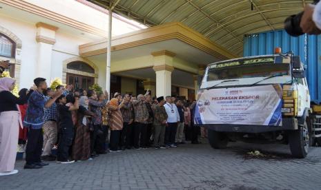 Pelepasan ekspor produk UMKM Jatim.