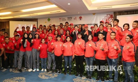 Pelepasan kontingen Indonesia yang akan berlaga di Islamic Solidarity Games (ISG) ke 4, 2017 di Baku, Alzerbaijan di Century Park Jakarta, Ahad (7/5) sore.