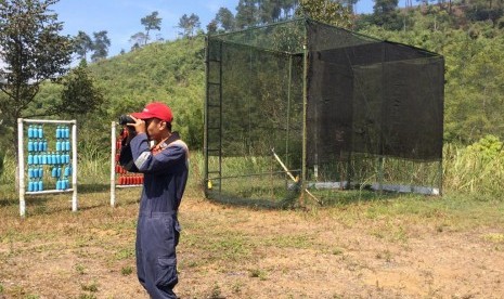 Pelepasliaran sepasang elang ular di Pusat Konservasi Elang Kamojang, Kabupaten Garut, Kamis (29/8). 