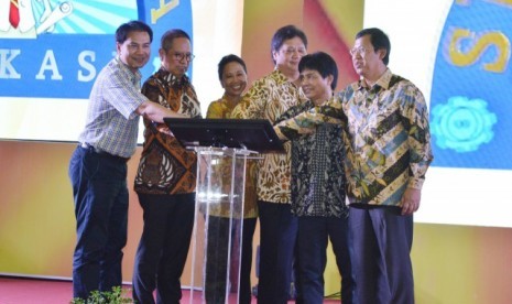 Peletakan batu pertama pabrik NPK di PT Pupuk Sriwijaya (Pusri), Palembang.