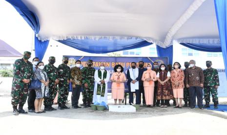 Peletakan batu pertama pembangunan gereja dan gedung daycare di area Skadron Pendidikan 401 (Skadik-401) yang lokasinya berdampingan dengan area SMA Pradita Dirgantara, Jumat, (8/10).