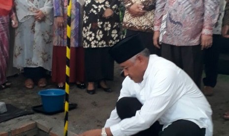 Peletakan batu pertama pembangunan Masjid KH Sudjak RS PKU Gamping. 