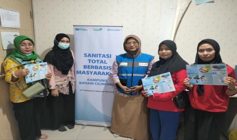 Pelindo dan Rumah Zakat melaksanakan pembekalan kader sanitasi total berbasis masyarakat sebagai wujud dari pemberian edukasi dan pendampingan kader untuk memberikan pengetahuan dan keterampilan kader dalam melakukan penyuluhan kepada warga dan melakukan identifikasi STBM, Sabtu (28/9/2024).