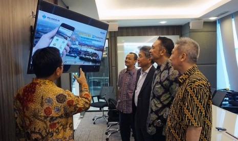 Pelindo III berinovasi mempercepat dan mempermudah proses pemesanan layanan jasa kepelabuhanan dengan meluncurkan aplikasi mobile, Home Terminal, pada Kamis (1/2). Dengan memanfaatkan teknologi tersebut, pengguna jasa dapat memesan berbagai jasa kepelabuhanan cukup melalui aplikasi smartphone. 