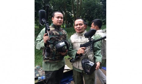 Pelopor Komunitas Banteng Muda (KBM) Banyu Biru Djarot (kiri) bersama Ketua Garda Bangsa PKB M Hanif Dhakiri (kanan) saat melakukan kegiatan bersama