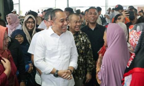 Peluang pemasaran dan penjualan hasil komoditas pertanian dari petani milenial Jatim dikemukakan Direktur Paskomnas, Hartono Wignjopranoto pada Direktur Polbangtan Malang, Setya Budhi Udrayana di sela peresmian Pasar Induk Sidotopo Surabaya (PISS) oleh Walikota Eri Cahyadi di Surabaya, belum lama ini.